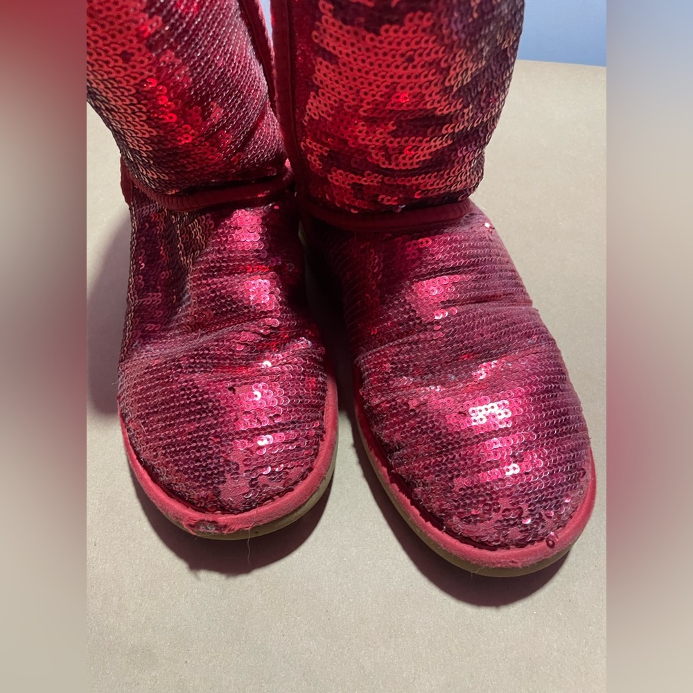 Women’s 2000s red sparkle Uggs size 7